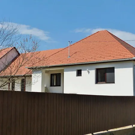 Guest House Magyarlukafa بيت للعطل